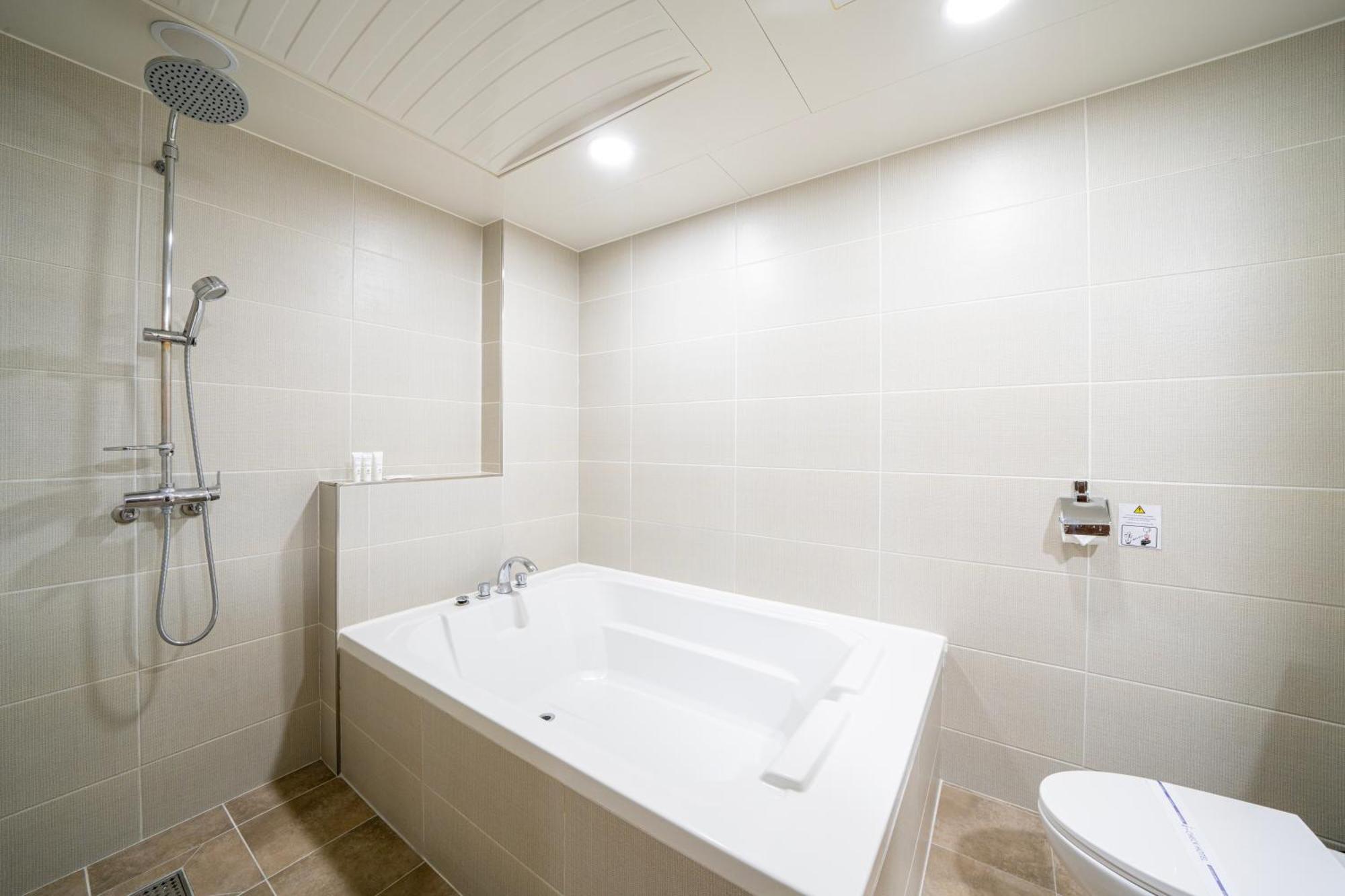 I-Check Hyunjin Hotel Тонхэ Экстерьер фото