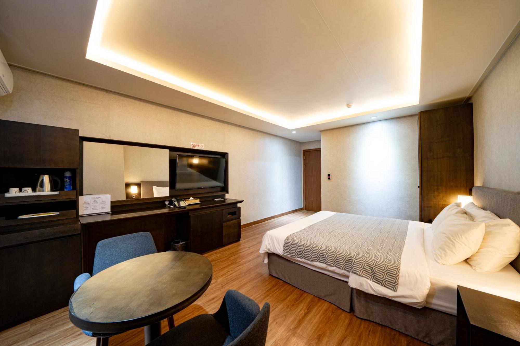 I-Check Hyunjin Hotel Тонхэ Экстерьер фото