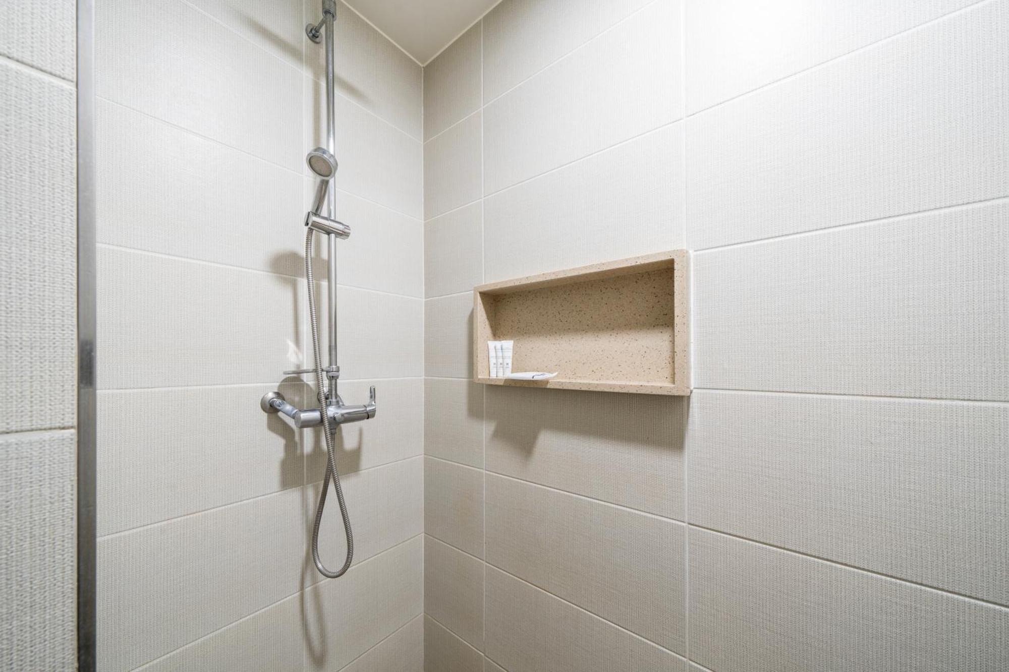 I-Check Hyunjin Hotel Тонхэ Экстерьер фото