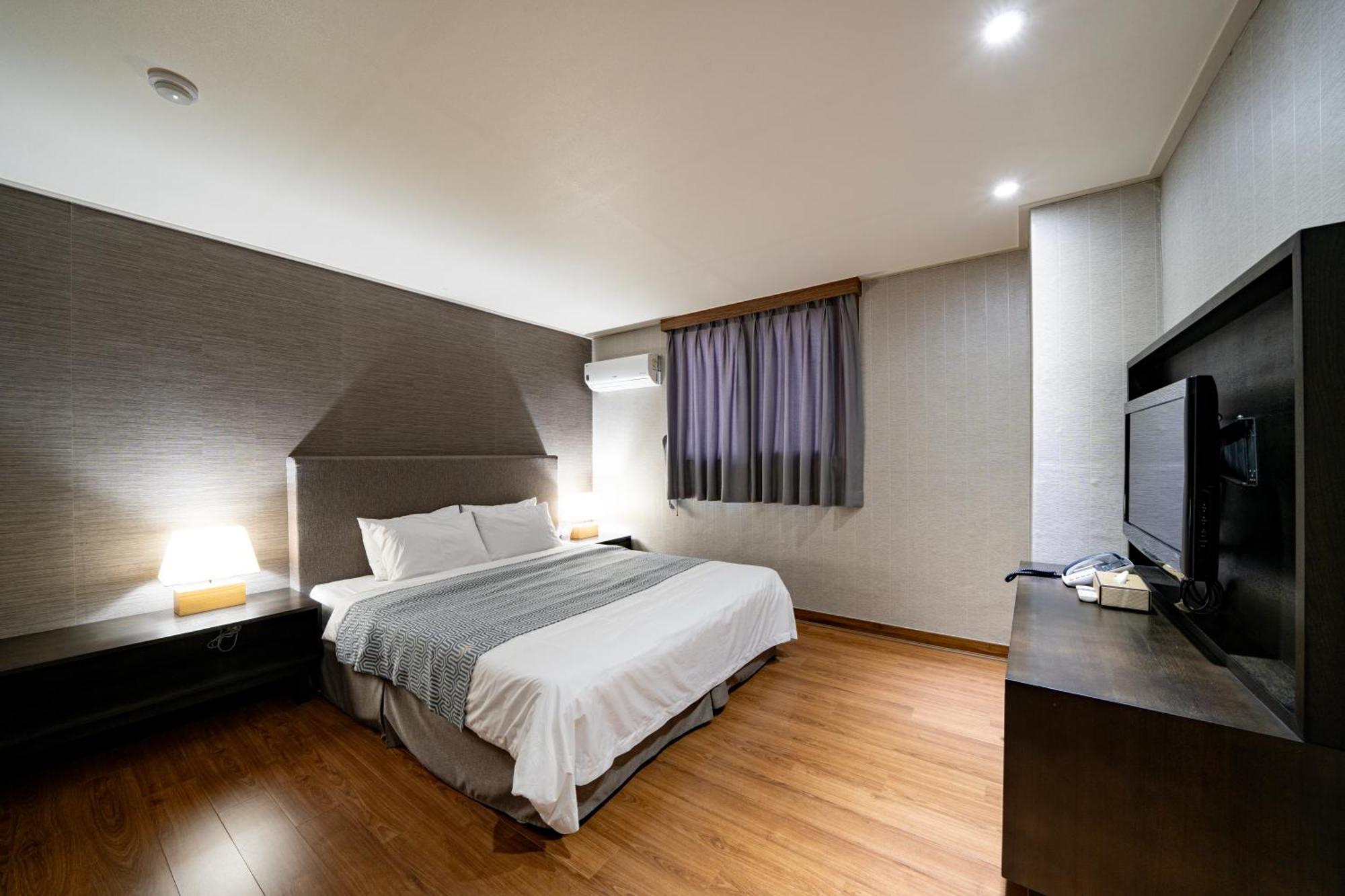 I-Check Hyunjin Hotel Тонхэ Экстерьер фото