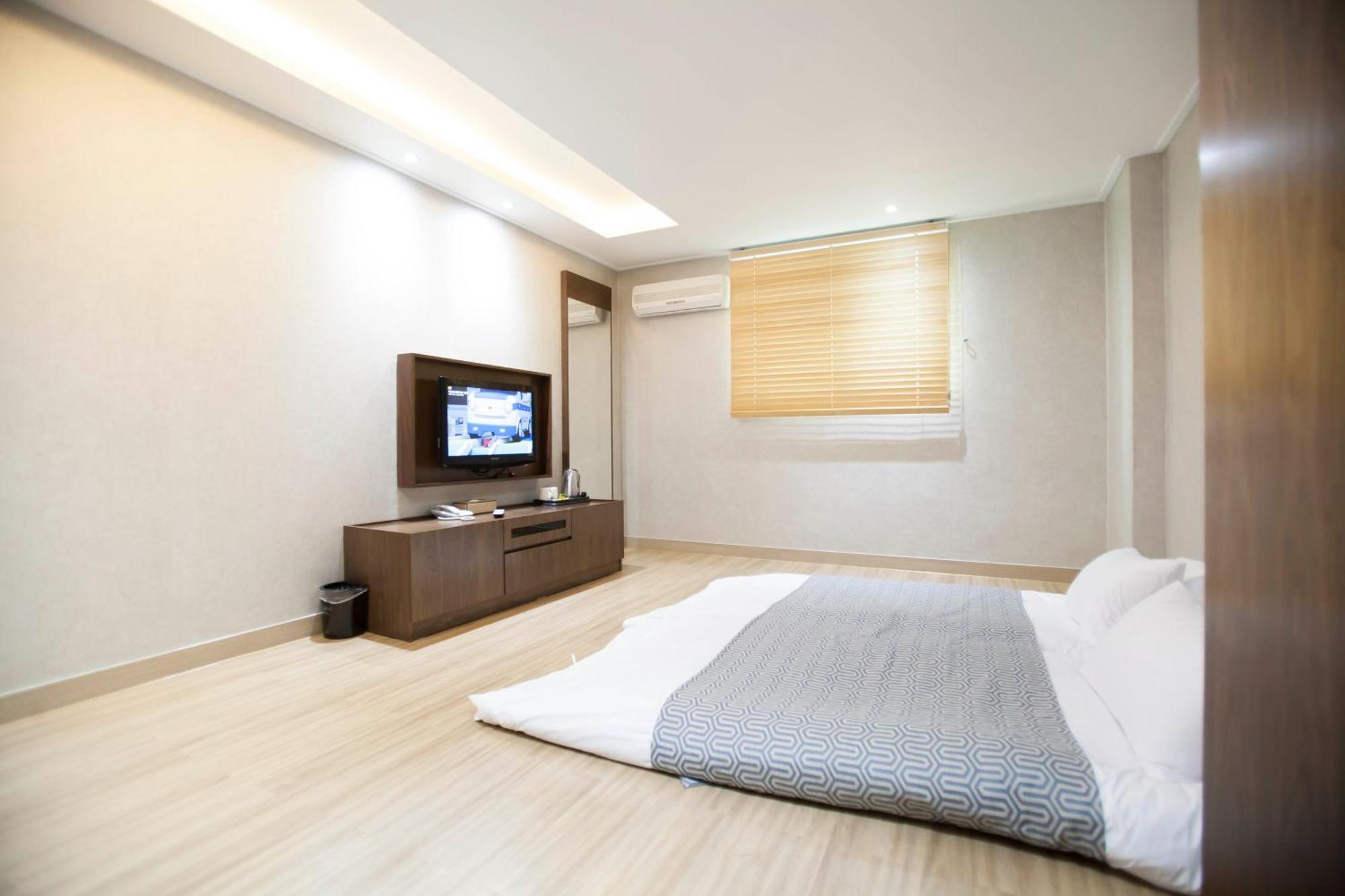I-Check Hyunjin Hotel Тонхэ Экстерьер фото