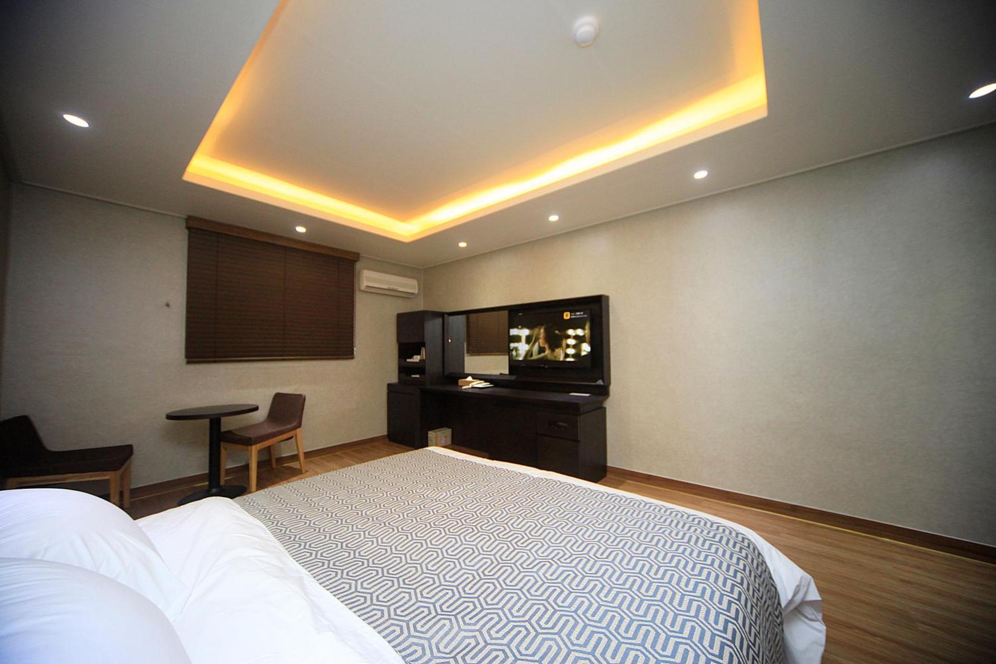 I-Check Hyunjin Hotel Тонхэ Экстерьер фото