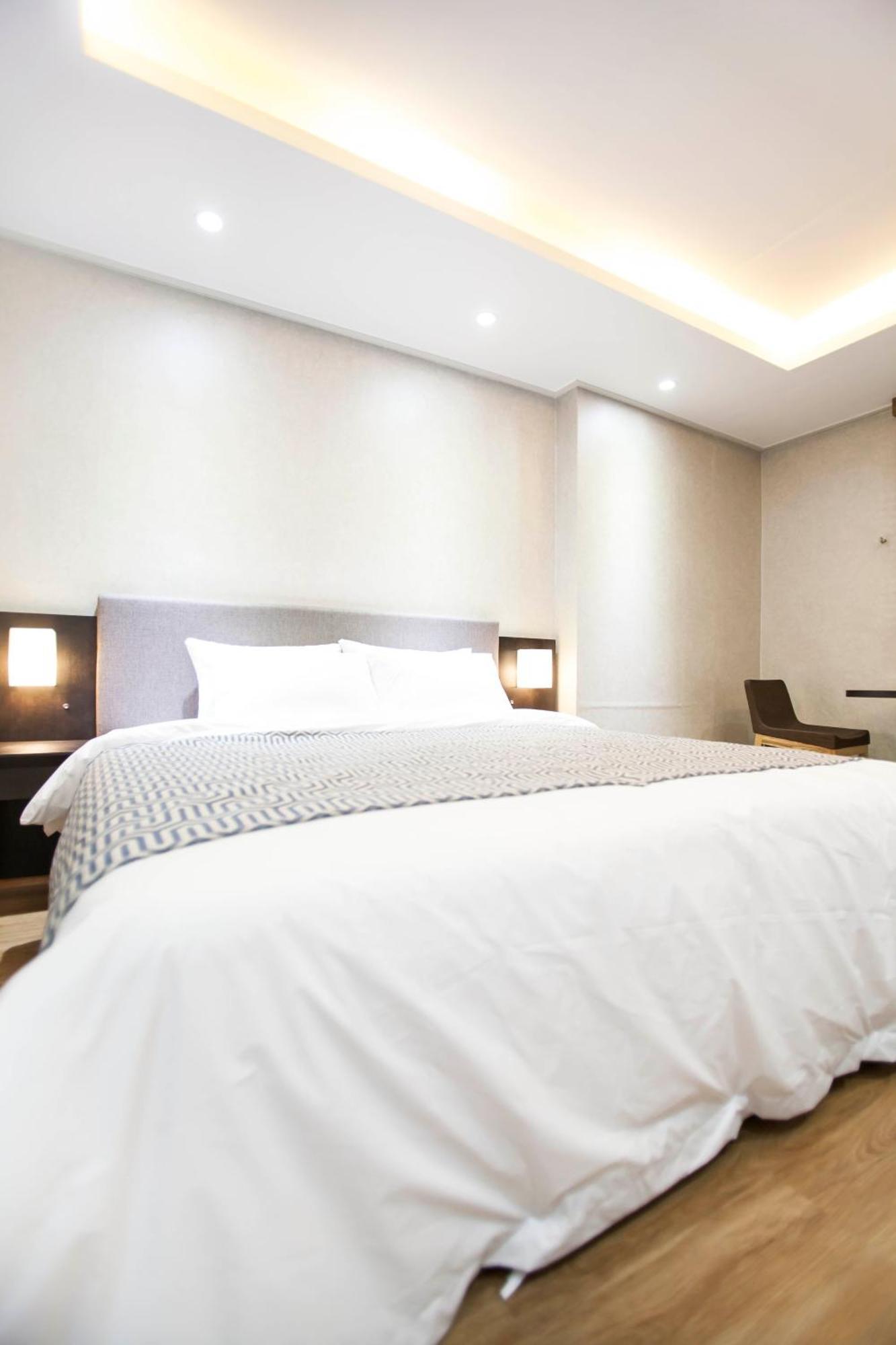 I-Check Hyunjin Hotel Тонхэ Экстерьер фото